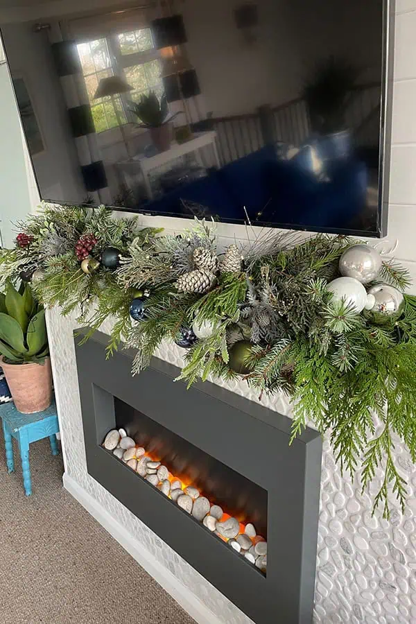 Decoration below TV